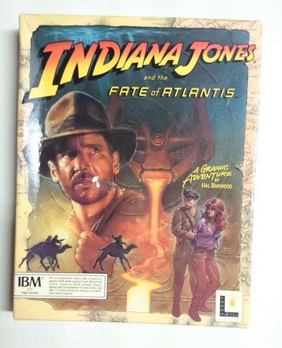 Boîte de la version disquette IBM d'Indiana Jones and the Fate of Atlantis, illustrée par Indiana Jones et le masque de Nur-Ab-Sal