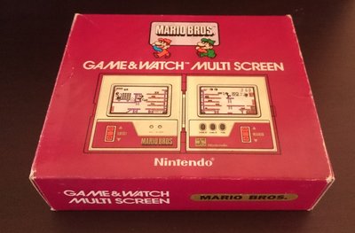 Boîte du Game & Watch Multi Screen Mario Bros. de Nintendo, illustrant les deux écrans du jeu