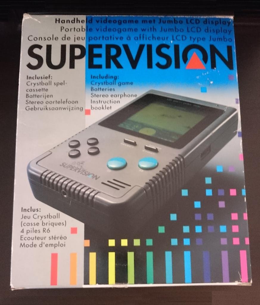 Boîte d'origine de la console Watara Supervision, avec visuel de la console grise et de son jeu Crystball inclus