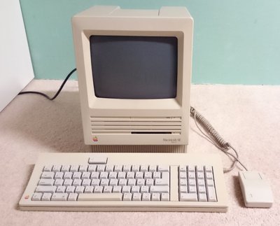 Macintosh SE FDHD avec écran monochrome intégré, clavier étendu et souris d'origine Apple