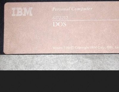 Étiquette d'une disquette originale MS-DOS 1.00 pour IBM Personal Computer, datée 1981