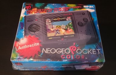 Boîte de la Neo Geo Pocket Color, coloris Anthracite, édition SNK
