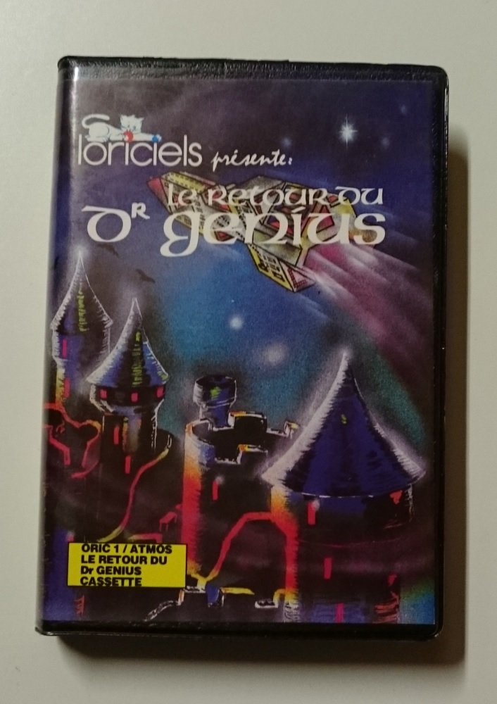 Boîtier cassette du jeu Le retour du Dr Genius, illustration d'un manoir sous un ciel étoilé, édition Loriciel pour Oric