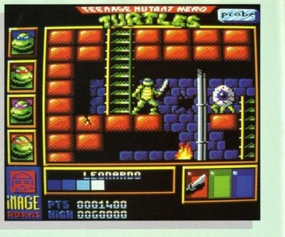 Capture d'écran du jeu Teenage Mutant Ninja Turtles sur Amstrad CPC, Leonardo affrontant un ennemi dans un niveau souterrain